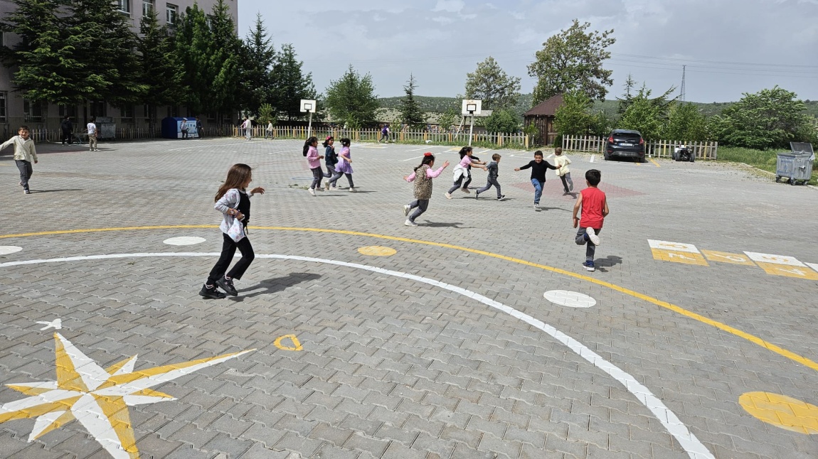 Geleneksel çocuk oyunları şenliği